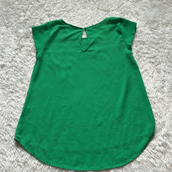 EM size S Kelly green lightweight top - Picture 2 of 2